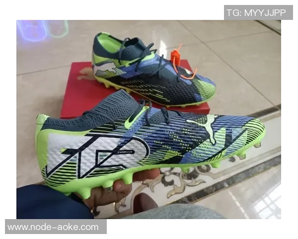 探索足球鞋材质PU的优越性能与选择技巧提升你的球场表现